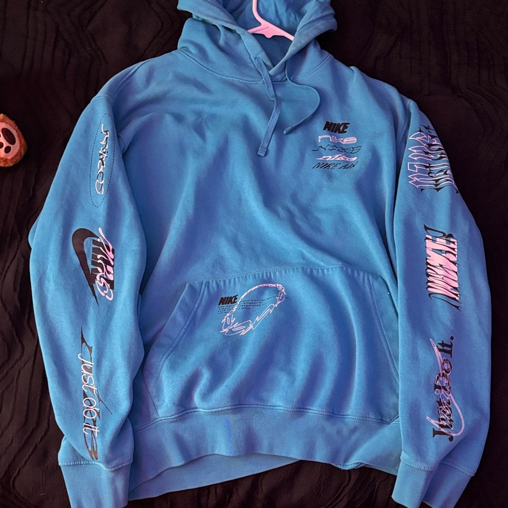 Nike Men's Blue Graphic Hoodie